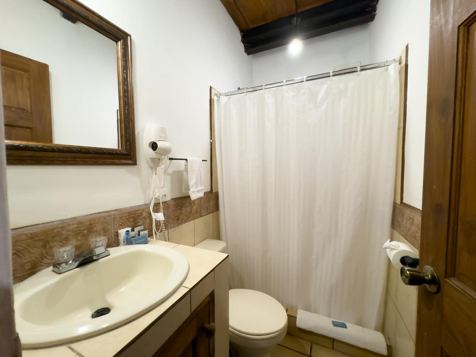 Hotel Cacique Real Антигуа-Гватемала Номер фото