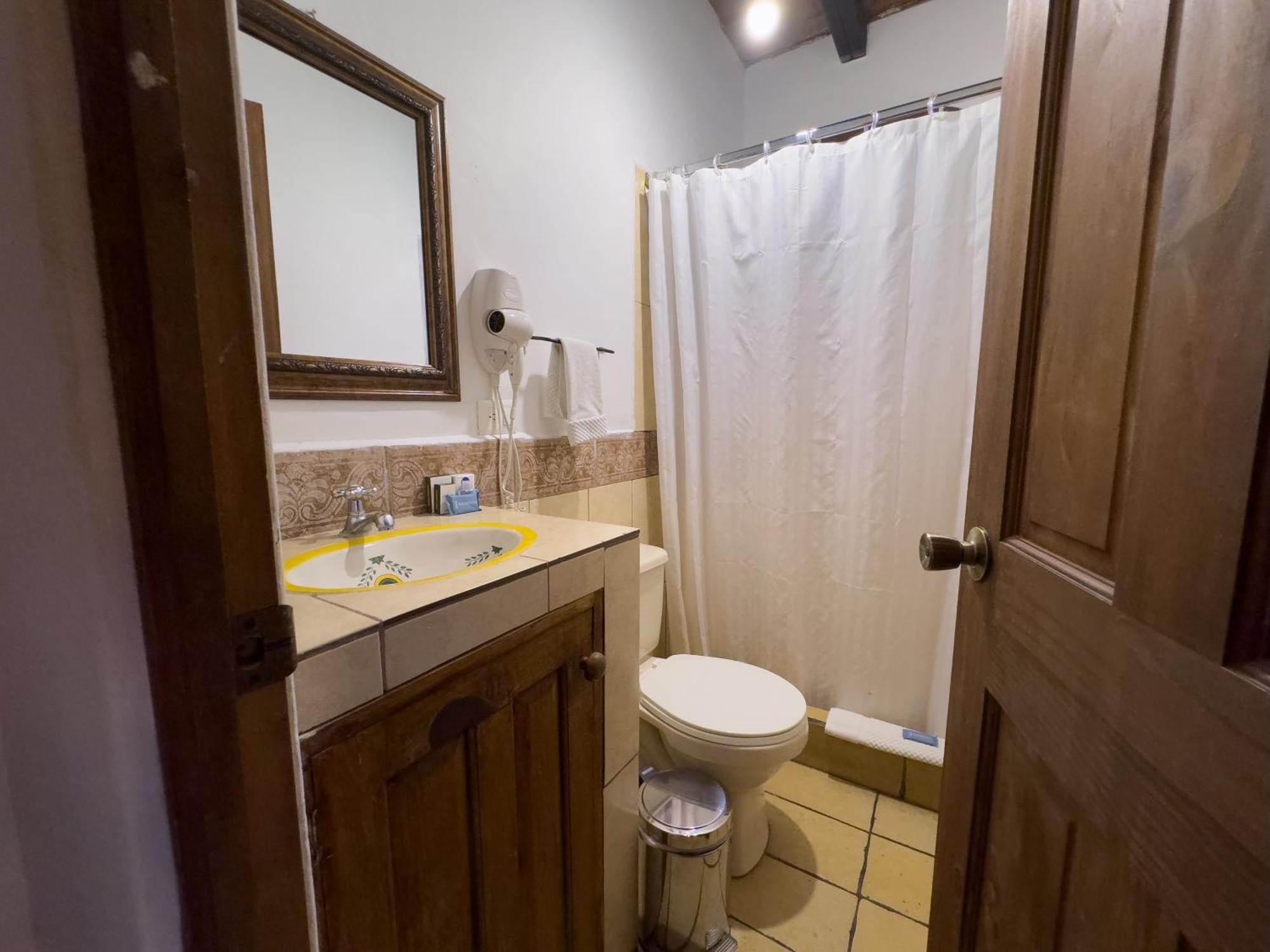 Hotel Cacique Real Антигуа-Гватемала Номер фото